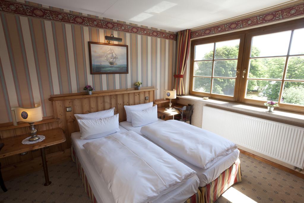 Moby Dick Hotel & Ferienwohnungen Wustrow  Habitación foto